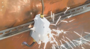 9. Wytrzymałość udarowa wyłączników nadmiarowo-prądowych niskiego napięcia podczas doziemnych wyładowań piorunowych